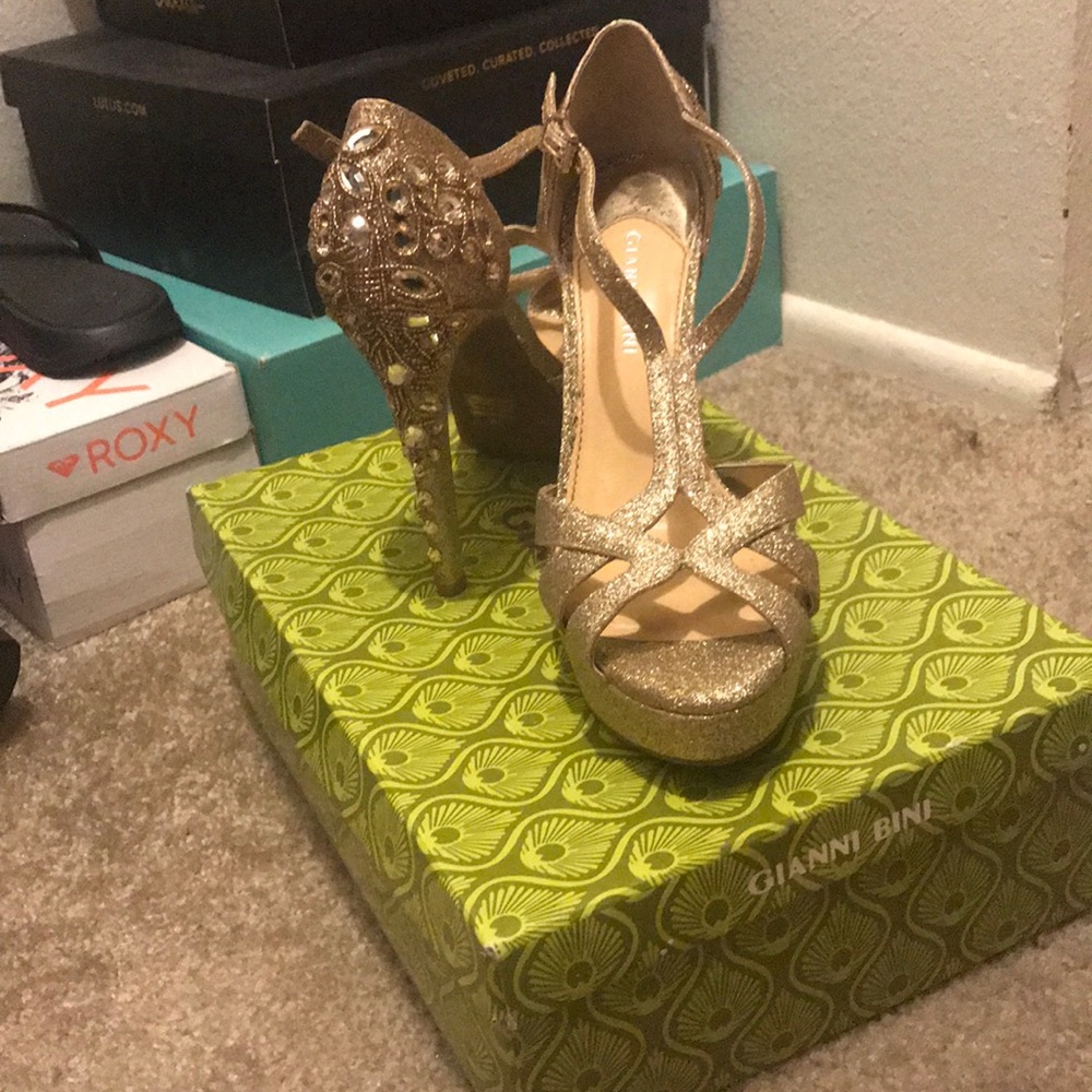 Gold Gianni Bini heels